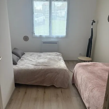 Holiday home La Petite Maison 7 Pers Proche Nigloland Au Calme