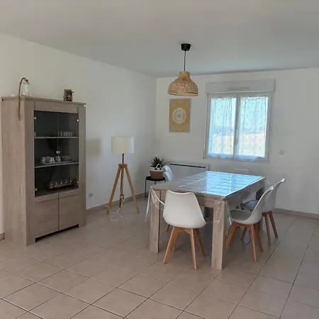 Holiday home La Petite Maison 7 Pers Proche Nigloland Au Calme